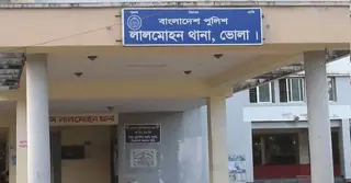 ভোলায় কলেজছাত্রকে কুপিয়ে হত্যা; থানায় আত্মসমর্পণ যুবকের